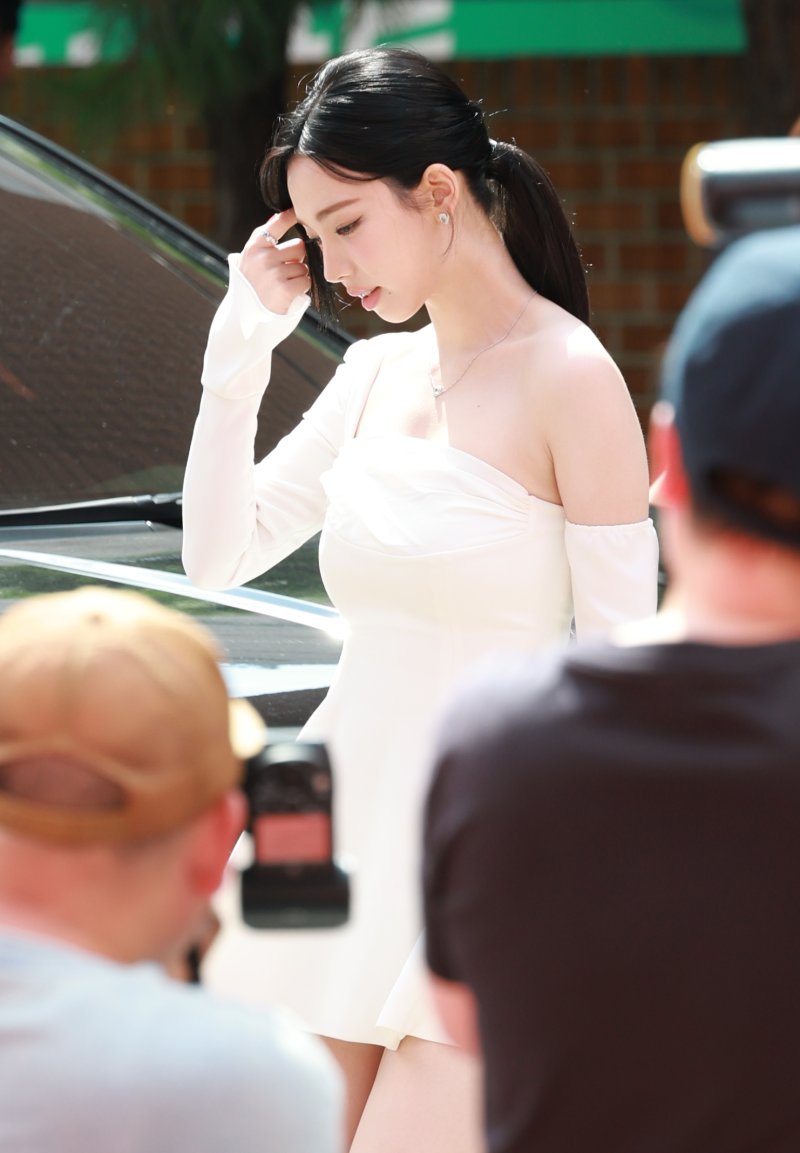 [뉴스1 ★]에스파 카리나, 햇살 담은 여신