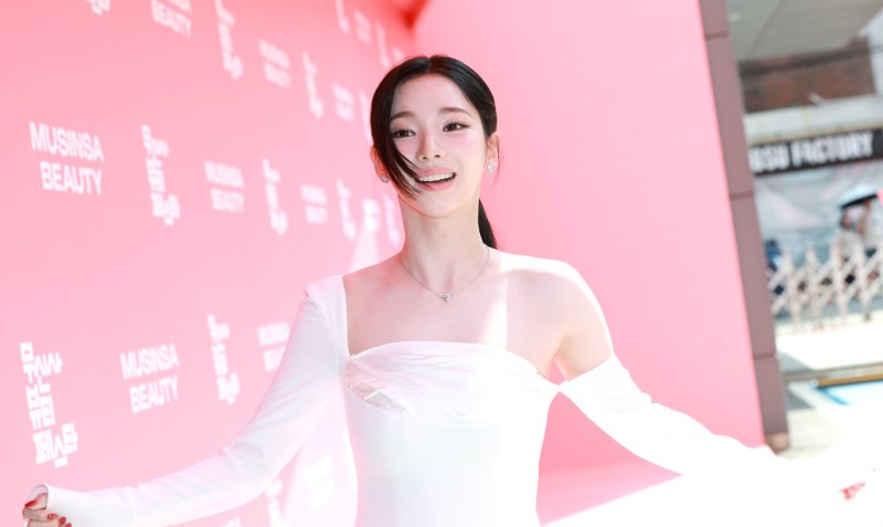 [뉴스1 ★]에스파 카리나, 햇살 담은 여신