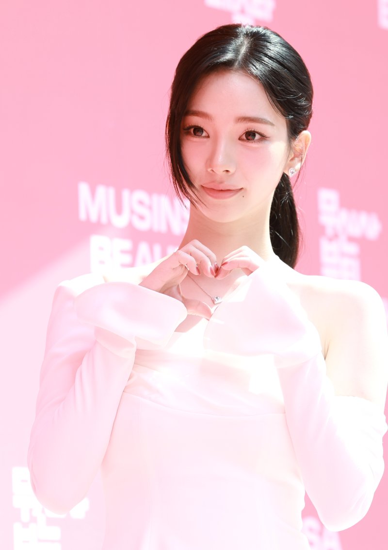 [뉴스1 ★]에스파 카리나, 햇살 담은 여신