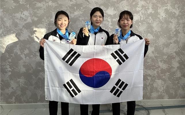 [서울=뉴시스]50m 소총3자세 여자 일반부 동메달을 딴 임하나(화성시청), 김제희(화성시청), 이은서(서산시청). (사진=대한사격연맹 제공)