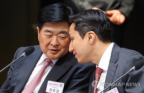 권오갑 바카라 베팅현대 회장, 정기선 바카라 베팅현대 수석부회장(왼쪽부터). 연합뉴스 제공