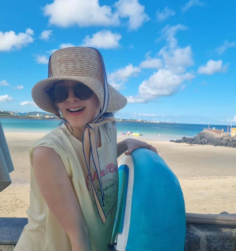 54세 이영애, 수영복 입고 여유로운 휴가…미소 폭발 [N샷]