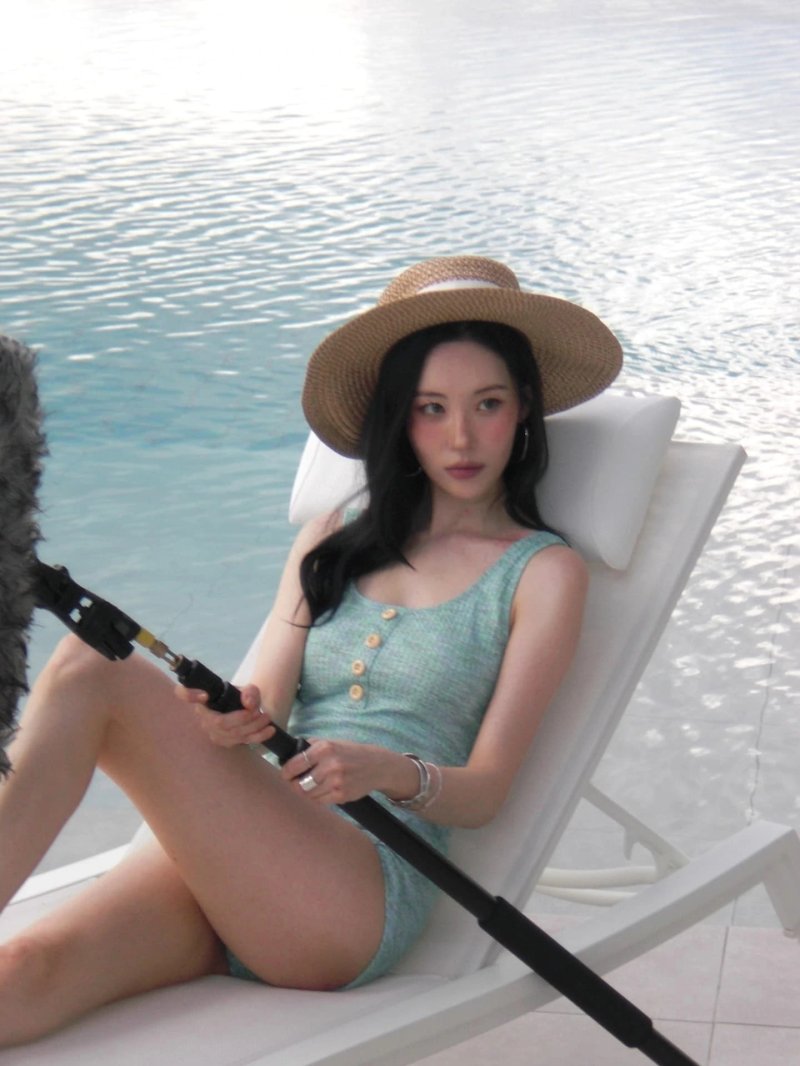 선미, 짧은 점프슈트로 뽐낸 각선미…매혹적 눈빛 [N샷]