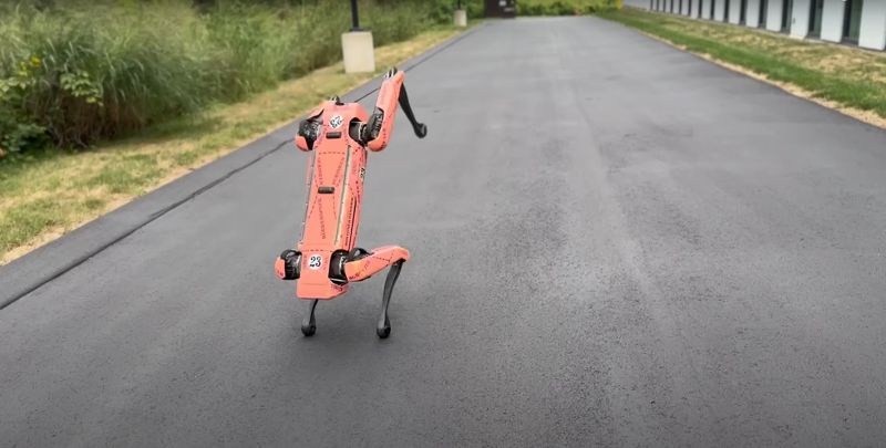 보스턴다이나믹스 스팟 백덤블링 모습. 사진=보스턴다이나믹스 유튜브 채널