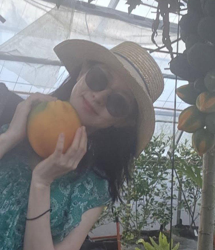 54세 이영애 여전히 청순…수영장서 뽐낸 우아美