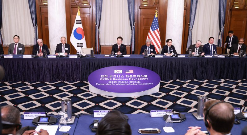 [워싱턴=뉴시스] 고범준 기자 = 이재명 대통령이 25일(현지 시간) 미국 워싱턴DC 윌라드 호텔에서 열린 한미 비즈니스 라운드테이블에서 발언하고 있다. (공동취재) 2025.08.26. bjko@newsis.com