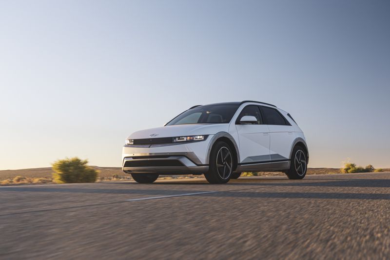 시속100km로 덮친 트럭..아이오닉 5, 18개월 쌍둥이 지켜냈다