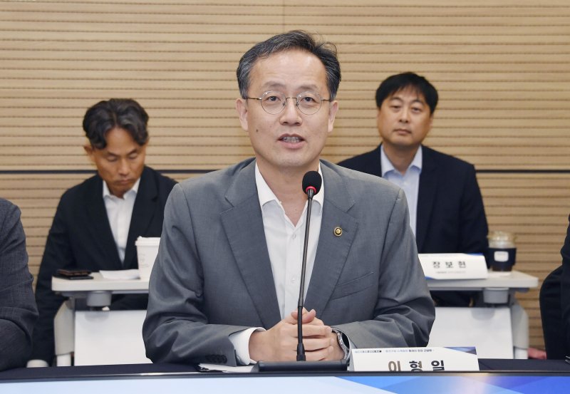 [서울=뉴시스] 이형일 기획재정부 바카라 토토 사이트이 13일 오전 서울 마포구 상장회사회관에서 열린 '중견기업 스케일업 릴레이 현장 간담회'에 참석해 발언하고 있다. (사진=기획재정부 제공) 2025.08.13. photo@newsis.com *재판매 및 DB 금지