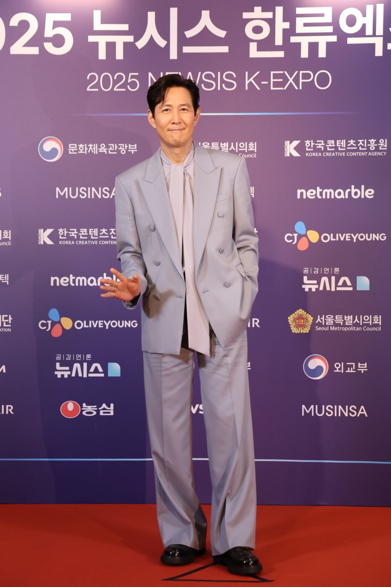 [2025 뉴시스 한류엑스포]이정재 외교부장관상…K컬쳐 상징