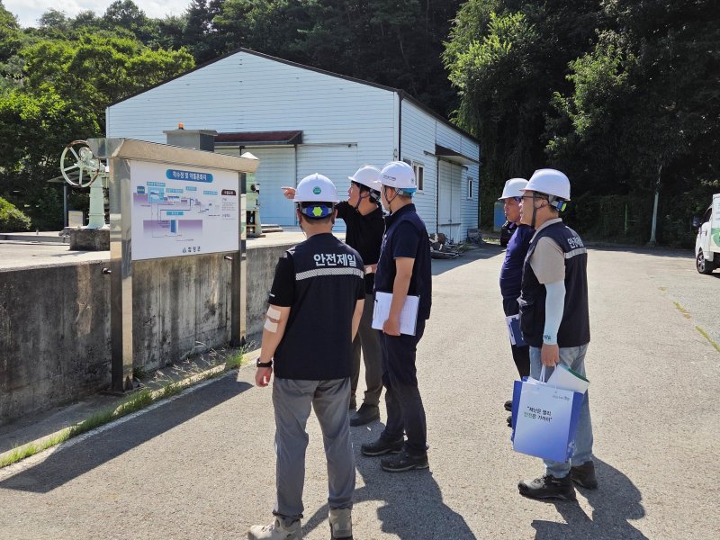 [함양=뉴시스] 경남 함양군 올해 현업사업장 위험성 평가. (사진=함양군 제공) 2025.08.28. photo@newsis.com *재판매 및 DB 금지