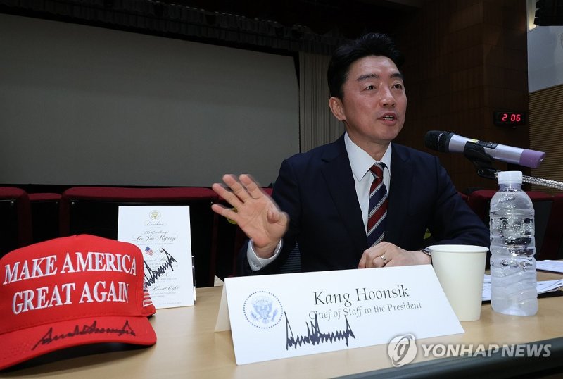 기자간담회하는 강훈식 비서실장 (출처=연합뉴스)