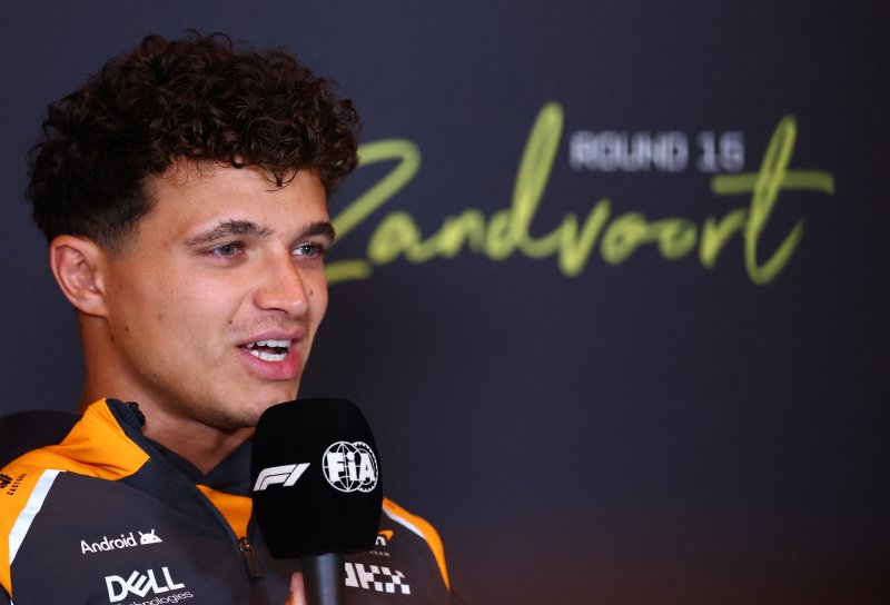 8월 28일 네덜란드 그랑프리를 앞두고 랜도 노리스(맥라렌)이 인터뷰하고 있다. 연합뉴스