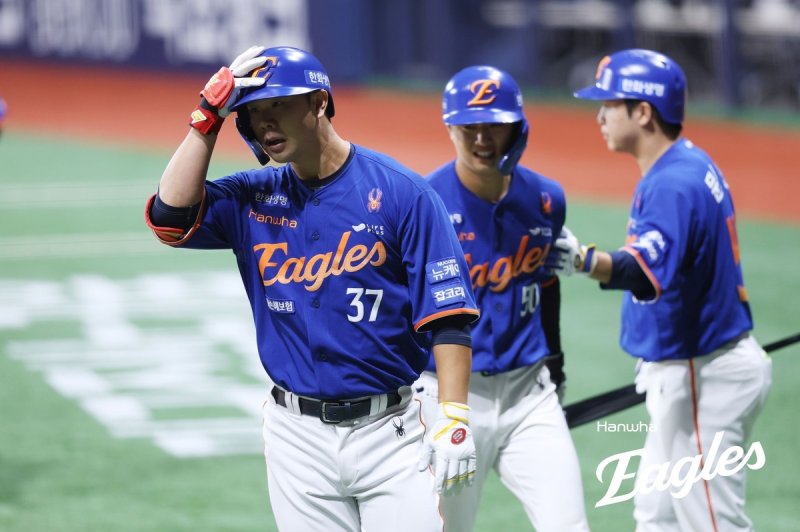 시즌 첫 홈런을 터트린 한화 김인환 (출처=연합뉴스)