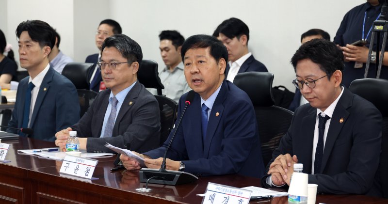 [서울=뉴시스] 김금보 기자 = 구윤철 부총리 겸 기획재정부 장관이 20일 오전 서울 여의도 국회 의원회관에서 열린 '새정부 경제성장전략 당정협의회'에서 발언을 하고 있다. 2025.08.20. kgb@newsis.com