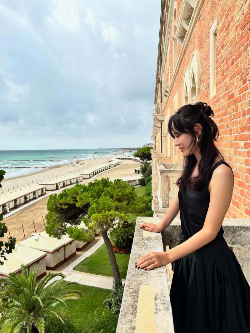 손예진, 베네치아 여신…블랙 드레스 입고 우아한 비주얼 [N샷]