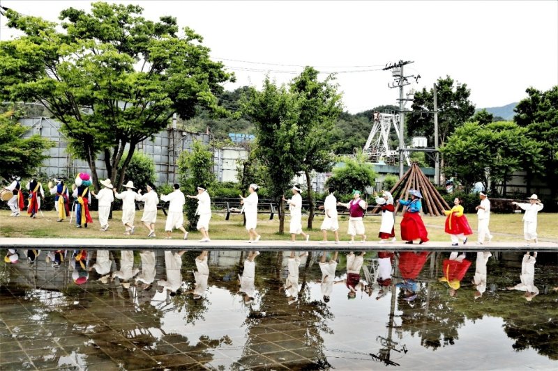 제천전통예술단의 지난해 '의림지 농부들의 백중놀이' 모습.(제천전통예술단 제공. 재판매 및 DB금지)./뉴스1