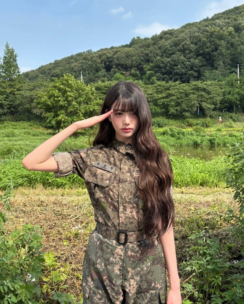 장원영, 군복 입어도 변함없는 '요정 미모'…훈련 후 넋 나간 모습까지 귀엽네