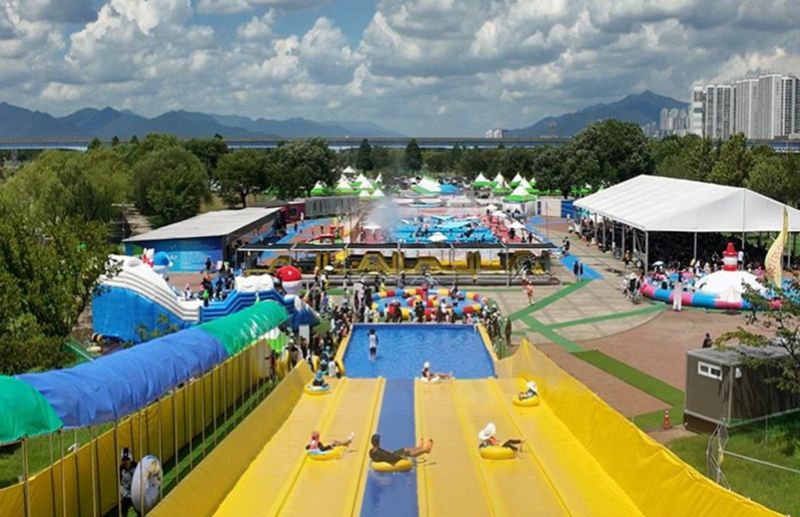 지난달 29일부터 지난 24일까지 삼락생태공원 일대에서 운영된 ‘삼락생태공원 어린이 물놀이장’ 60m 튜브 슬라이드 모습. 이 기간 총 7만여명이 물놀이장을 찾은 가운데 무사고로 운영을 마쳤다. 부산시 제공