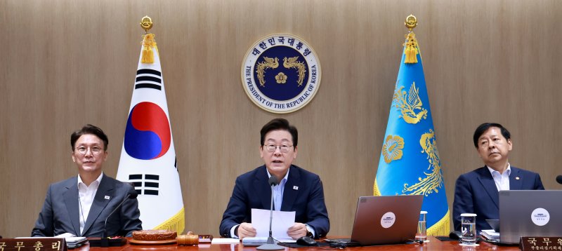 [서울=뉴시스] 고범준 기자 = 이재명 대통령이 29일 서울 용산 대통령실 청사에서 열린 제39회 국무회의(임시)에서 발언하고 있다. (대통령실통신사진기자단) 2025.08.29. bjko@newsis.com