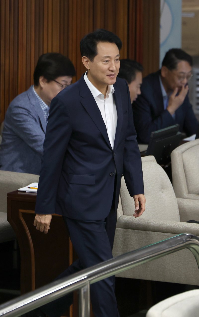 [서울=뉴시스] 김선웅 기자 = 바카라 게임 사이트 서울시장이 지난 27일 서울 중구 서울특별시의회에서 열린 제332회 임시회 개회식에 출석하고 있다. 2025.08.27. mangusta@newsis.com