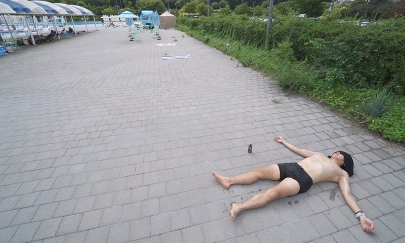 기안84, 션과 러닝에 수영까지 하고 기절? 바닥에 누운 모습 포착