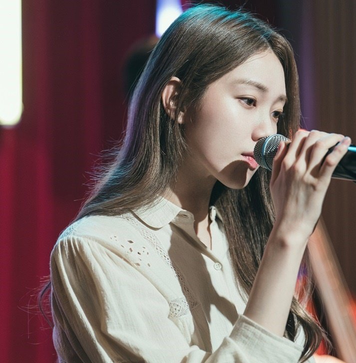 '착한 사나이' 이성경, 첫사랑 비주얼·청아한 음색…강렬 존재감