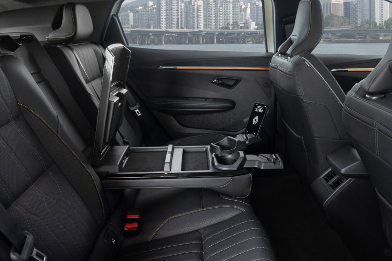 르노코리아 세닉 E-테크(Tech) 100% 일렉트릭 내장 디자인 모습. 르노코리아 제공