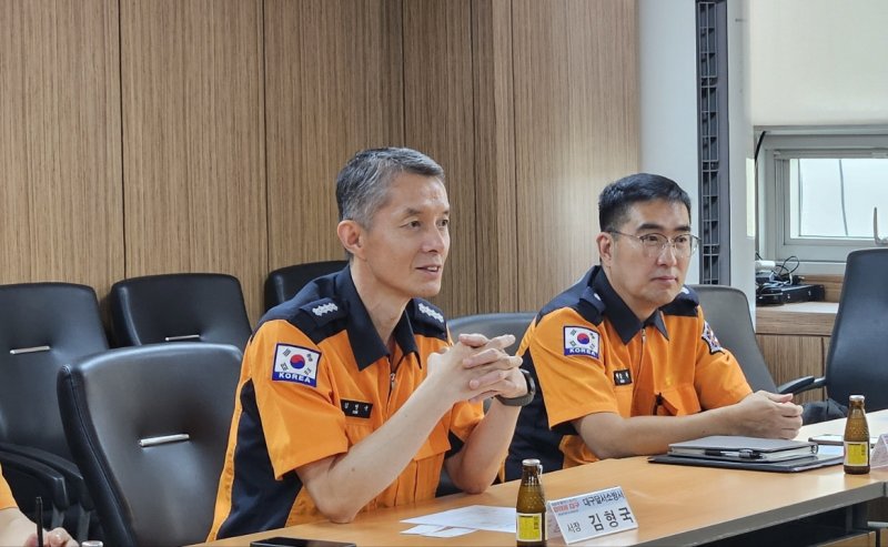 [대구=뉴시스] 대구 달서소방서는 여름철 대형 화재 예방을 위한 화재 안전 중점 관리 대상 '관서장 화재 예방 간담회'를 실시했다. (사진=대구 달서소방서 제공) 2025.08.29. photo@newsis.com *재판매 및 DB 금지