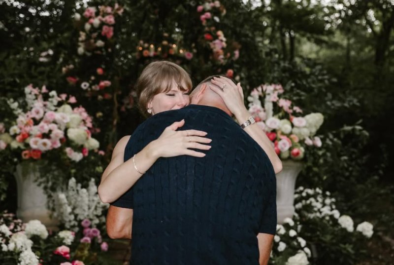 '약혼 발표' 테일러 스위프트, 켈시와 함께 미식축구 경기 관람 [뉴시스Pic]