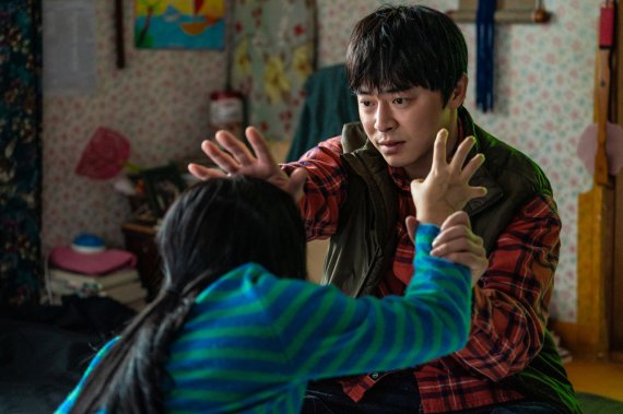 [이조로 변호사의 무비:로(LAW)] '좀비딸'의 좀비는 사람일까?