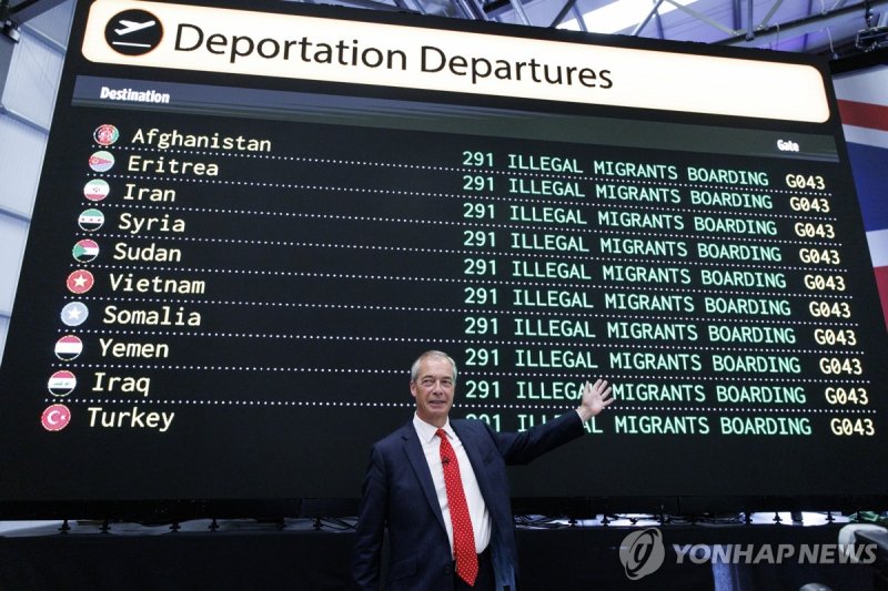 집권 시 불법 이민자 추방 계획을 밝힌 나이절 패라지 영국개혁당 대표.연합뉴스
