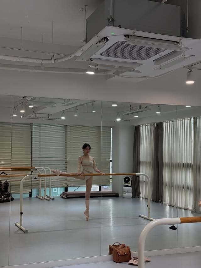 박지현, 누드톤 발레복 입고 우아하게…늘씬 몸매 [N샷]