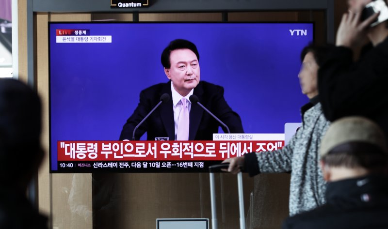윤석열 전 대통령의 대국민 담화 발표를 국민들이 생중계로 시청하고 있다. 2024.11.7/바카라사이트 제작1 ⓒ News1 오대일 기자