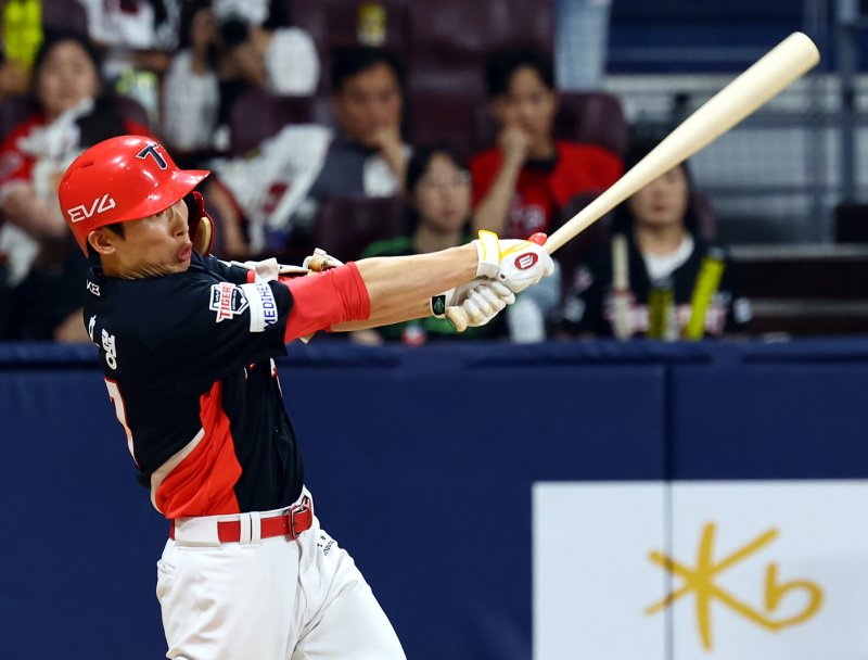 “신인 김민규, 동나이대 김호령보다 타격 낫다”… 이범호 감독이 극찬한 '차세대 중견수' 누구길래?
