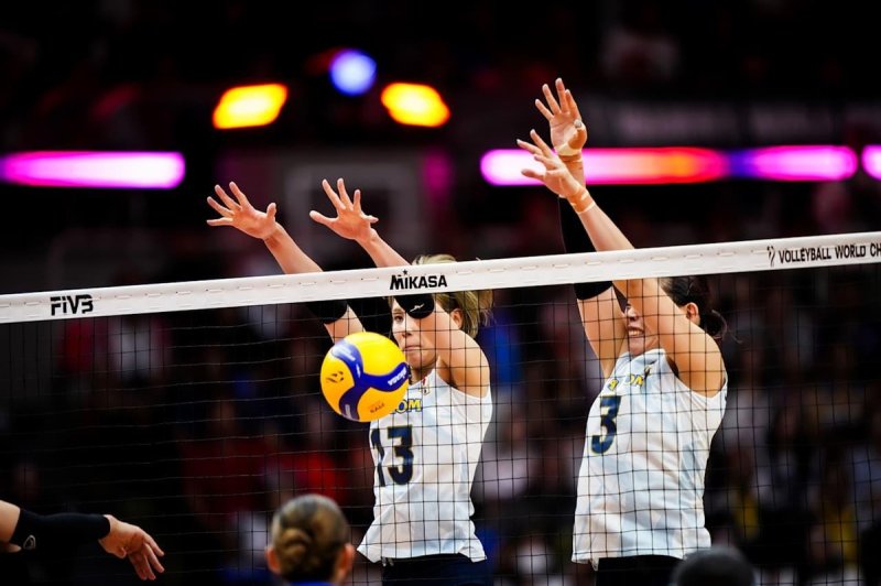 블로킹하는 일본의 시마무라(오른쪽 3번) (출처=연합뉴스)