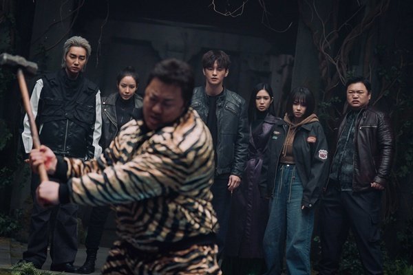 8.1%→5.9% 급락 '트웰브'…"세계관 신선" vs "조악한 퀄리티" [N초점]