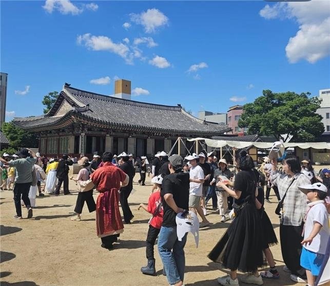 지난 1회 공연 (출처=연합뉴스)