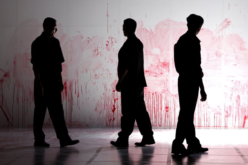 [서울=뉴시스] 박진희 기자 = 세종문화회관은 28일 서울 종로구 세종문화회관 s씨어터에서 김성훈 on Sync Next 25 'pink' 공연을 시연하고 있다. 이번 공연 'pink'는 연극 '아르토 기법(잔혹 연극)'에서 접근한 창작물이다. 2025.08.28. pak7130@newsis.com