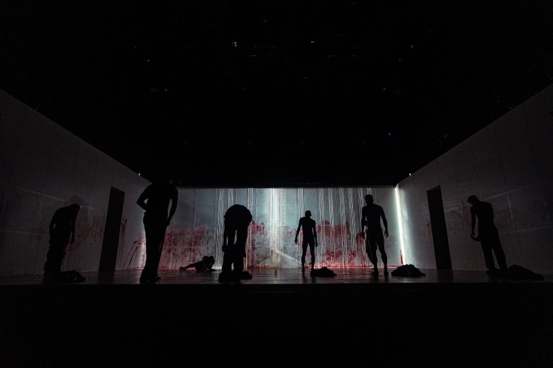 [서울=뉴시스]김성훈 안무의 '싱크 넥스트 25 〈Pink〉' 공연 리허설 장면. (사진=세종문화회관 제공)