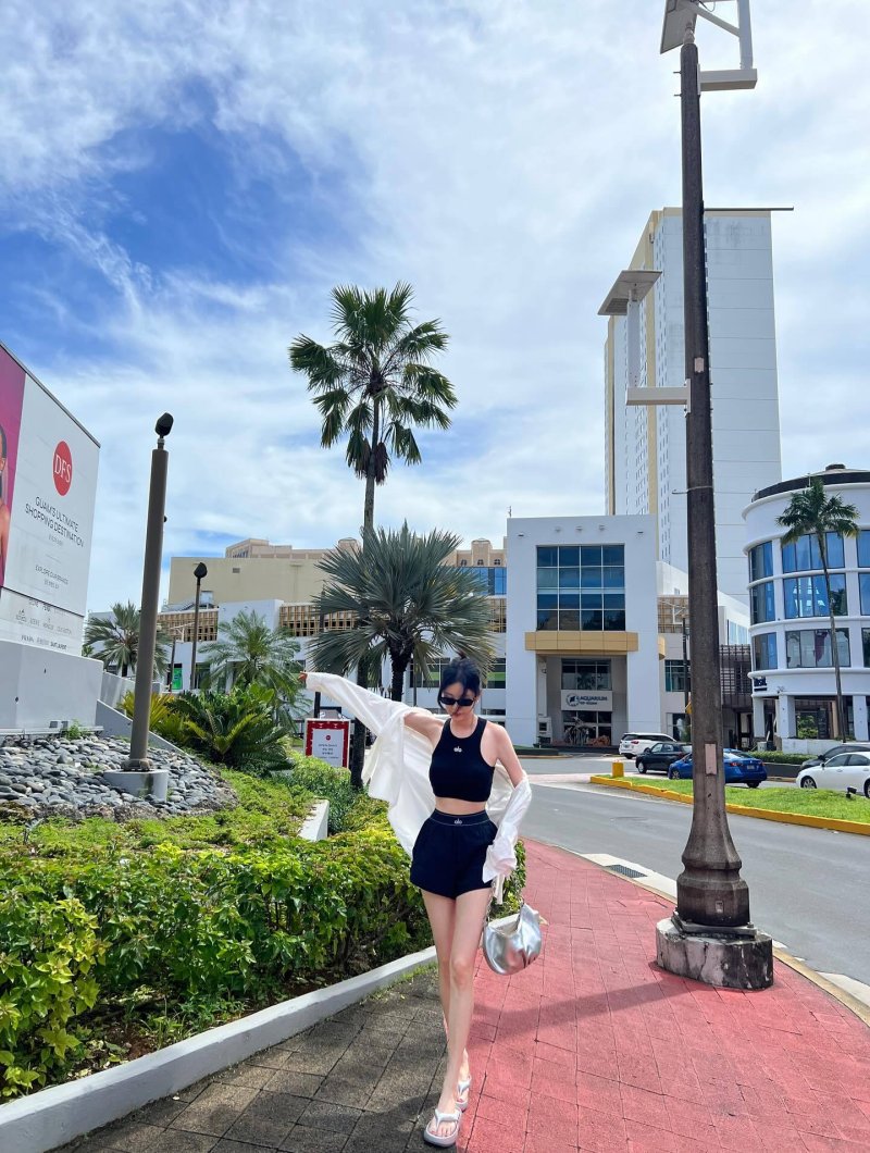 서현, 브라톱·핫팬츠로 뽐낸 늘씬 몸매