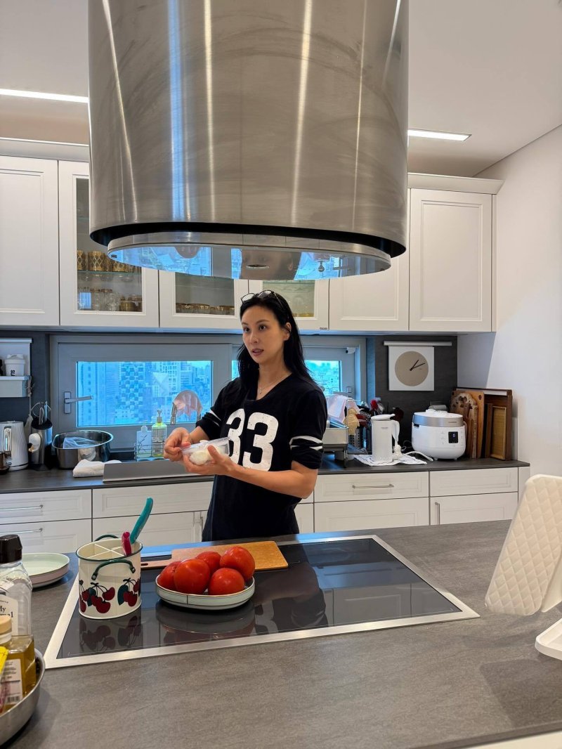 52세 고소영, 직접 요리하며 "관리 시작"…일상서도 빛나는 미모