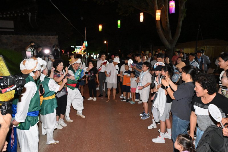 [진주=뉴시스]진주시, ‘진주 국가유산 야행’ 진주성에서 개막.(사진=진주시 제공).2025.08.30.photo@newsis.com *재판매 및 DB 금지