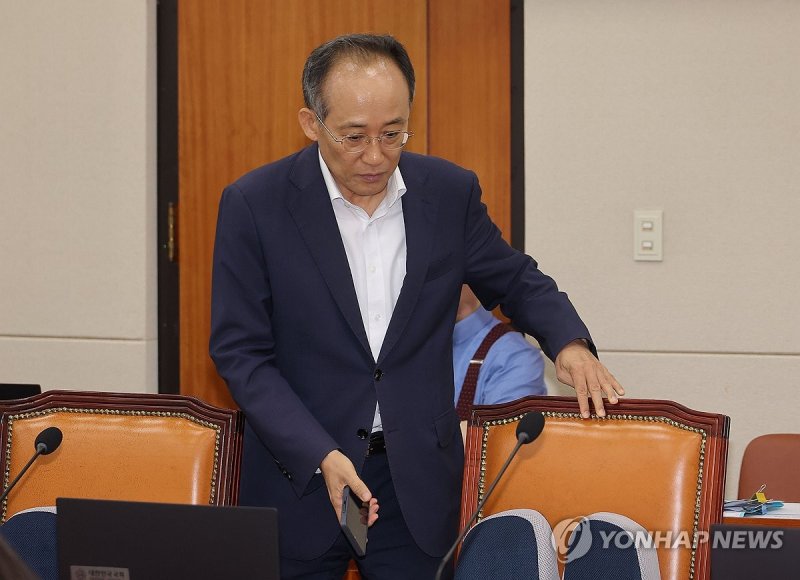 정무위 출석하는 추경호 의원 (출처=연합뉴스)