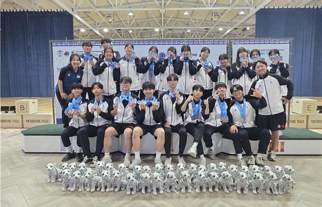 [서울=뉴시스] 제16회 아시아사격선수권대회에서 출전 선수 전원 메달을 획득한 주니어부. (사진=대한사격연맹 제공) *재판매 및 DB 금지