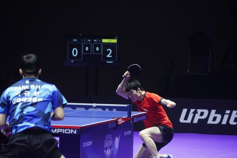 드라이브 공격 펼치는 장우진(오른쪽) (출처=연합뉴스)