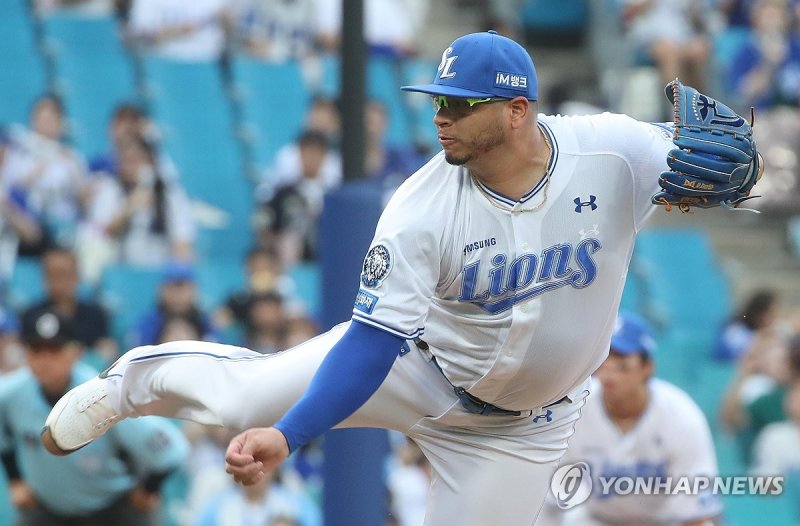 역투하는 후라도 (출처=연합뉴스)