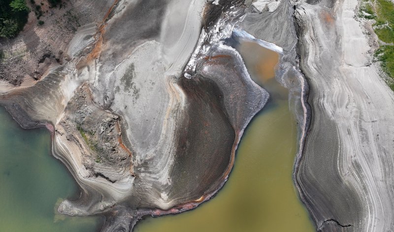 31일 강원 강릉시 주요 상수원인 오봉저수지 일대가 메말라 있다. 뉴스1