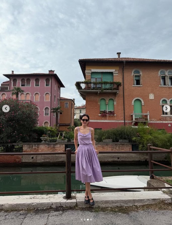 '현빈♥' 손예진, 어깨 드러낸 눈부신 자태…베니스서도 '여신 미모'