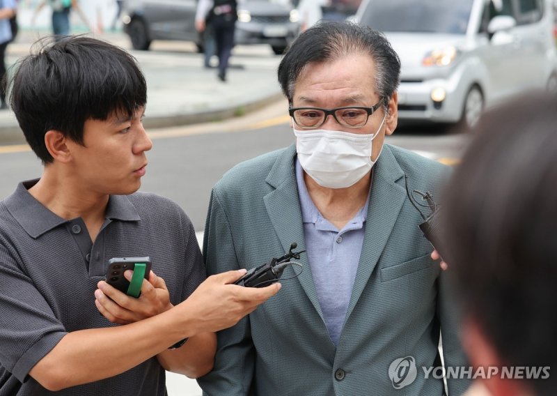 영장심사 포기한 건진법사 전성배 씨, 특검 인치 (출처=연합뉴스)