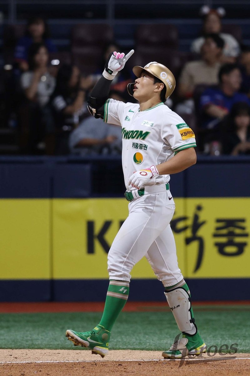 폰세로부터 홈런을 뽑아낸 송성문 (출처=연합뉴스)